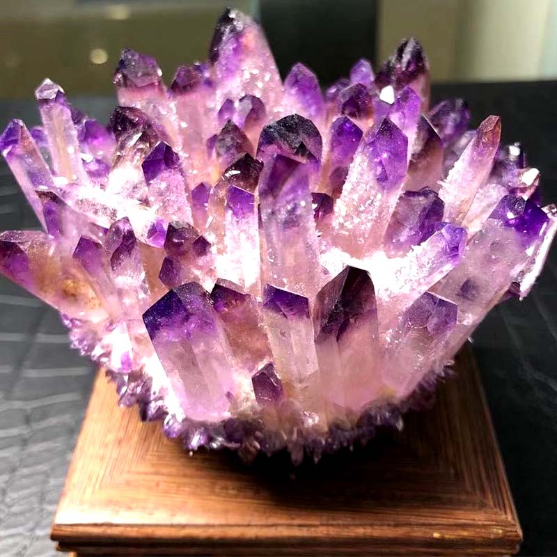 紫水晶硬度大約是7, 不容易刮花.